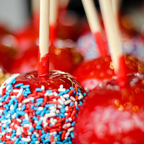 Homemade candy apples for fall weddings!