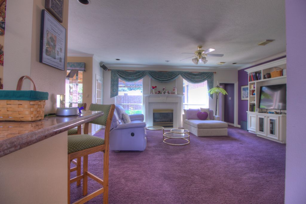 Real Estate Tours
Entrance to front room