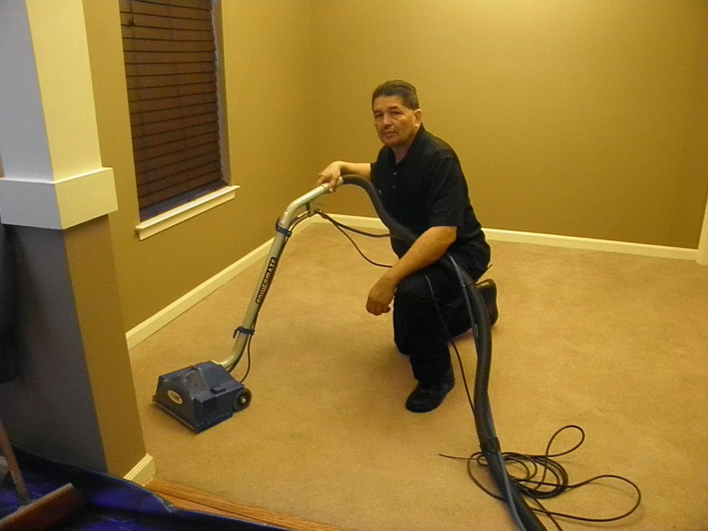 Carpet Cleaning a move-out house