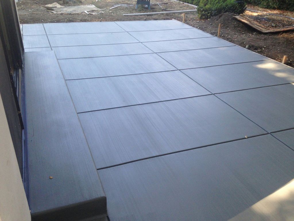 Custom made fine finishing concrete driveway