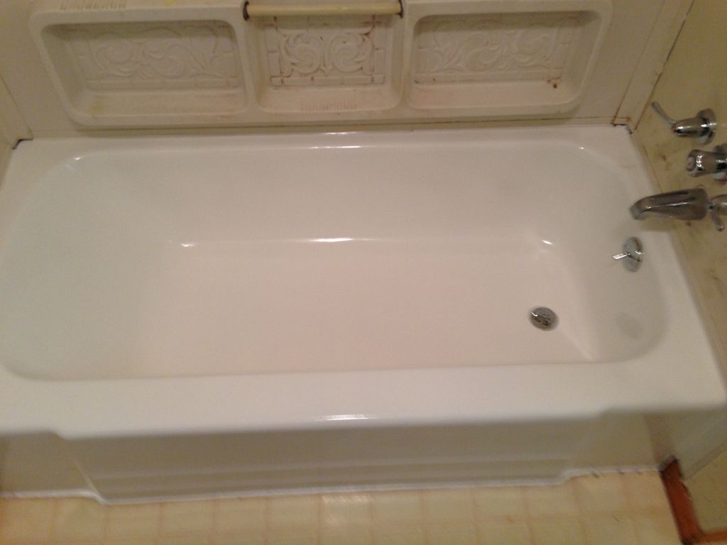 Bathtub reglazed with non-slip texture on bottom (