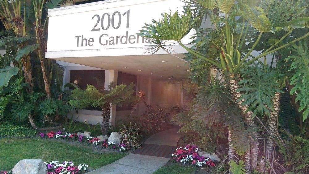Building exterior of 2001 South Barrington Ave