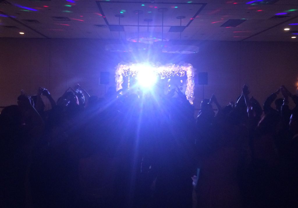 DANCE FLOOR LIGHTING! DJ Essen Entertainment provi