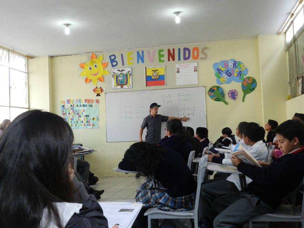 Teaching Math in Spanish at a primary school in Qu