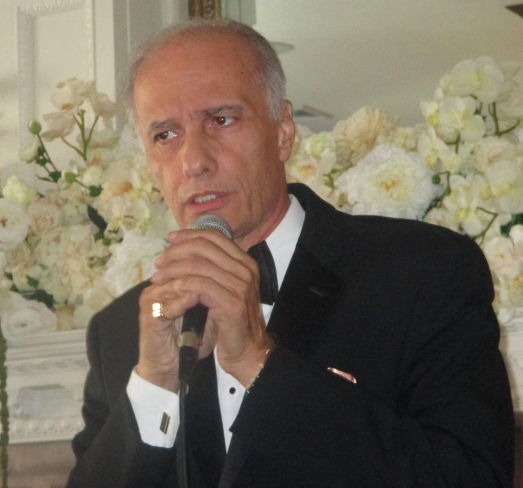 Al Russo sings Sinatra.