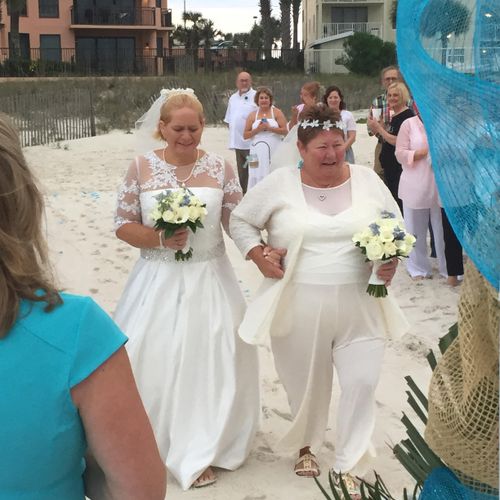 A beautiful same-sex wedding on the beach in Perdi