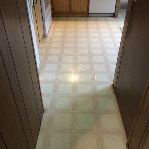 Kitchen floor after Minute Clean was finished.