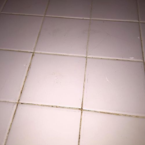 TILE COUNTER TOP BEFORE CLEANING