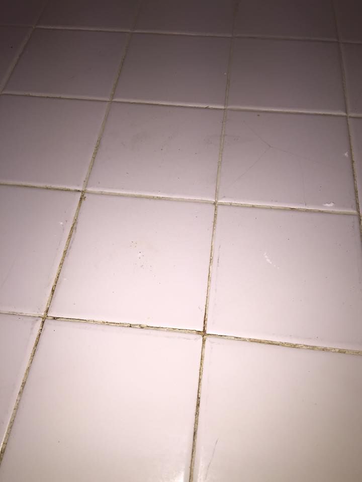 TILE COUNTER TOP BEFORE CLEANING