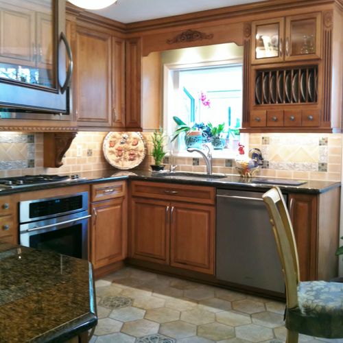 Small kitchen interior design and remodeling, cabi