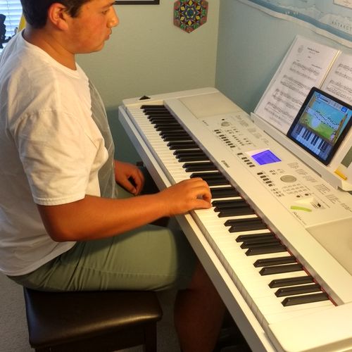 16 year old student learns to play with piano maes