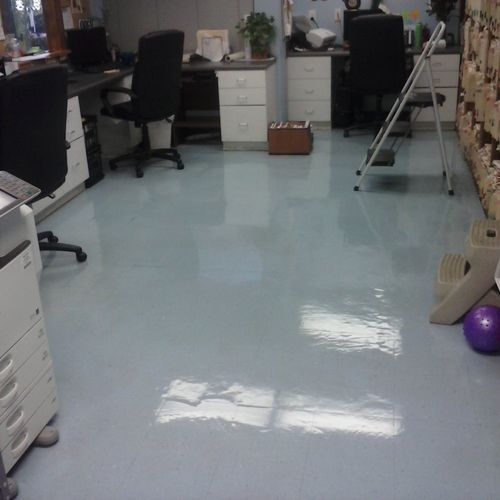 Finished floors in receptionist office in Ellenwoo