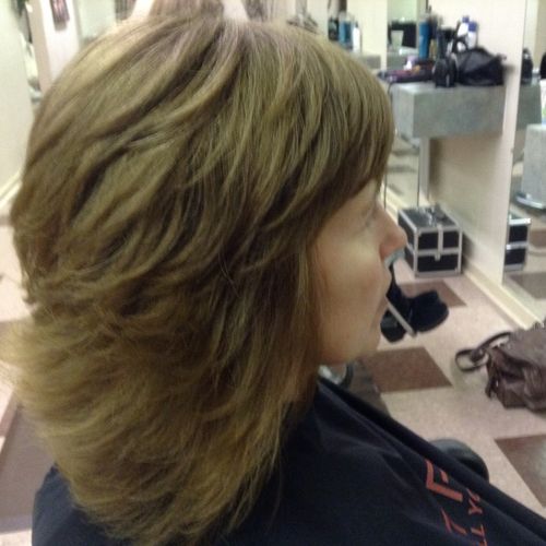 Kim, Layered freestyle,cut wet and dry. Razor as w