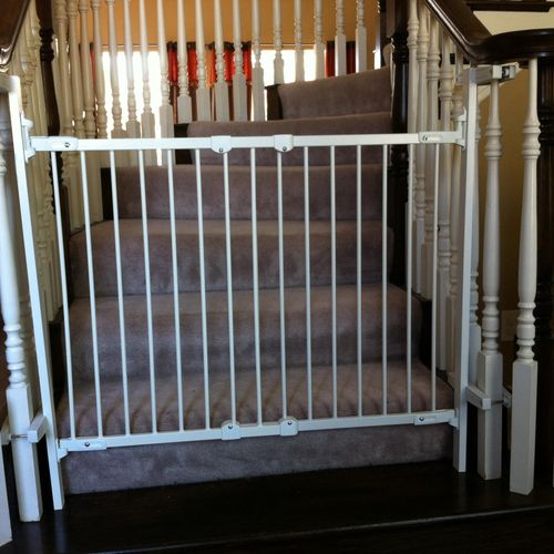 No damage custom fit baby safety gate baluster cla