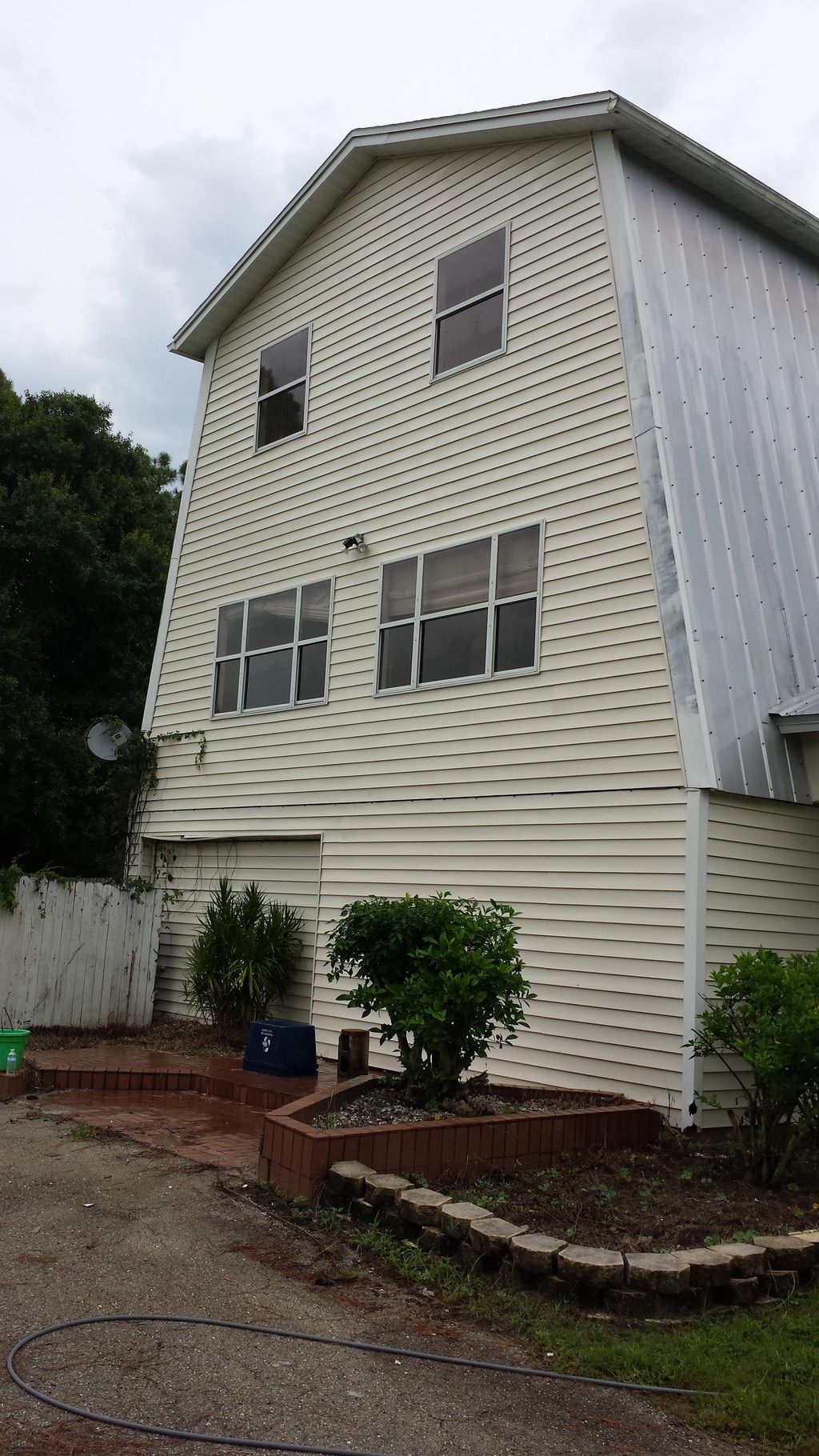After: 3 story home pressure cleaning