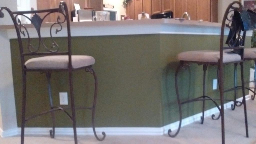 living room looking at kitchen bar 