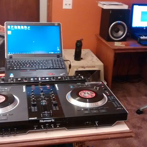 This is my DJ console in my bedroom. Gotta practic
