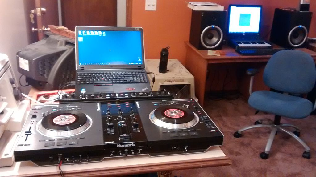 This is my DJ console in my bedroom. Gotta practic