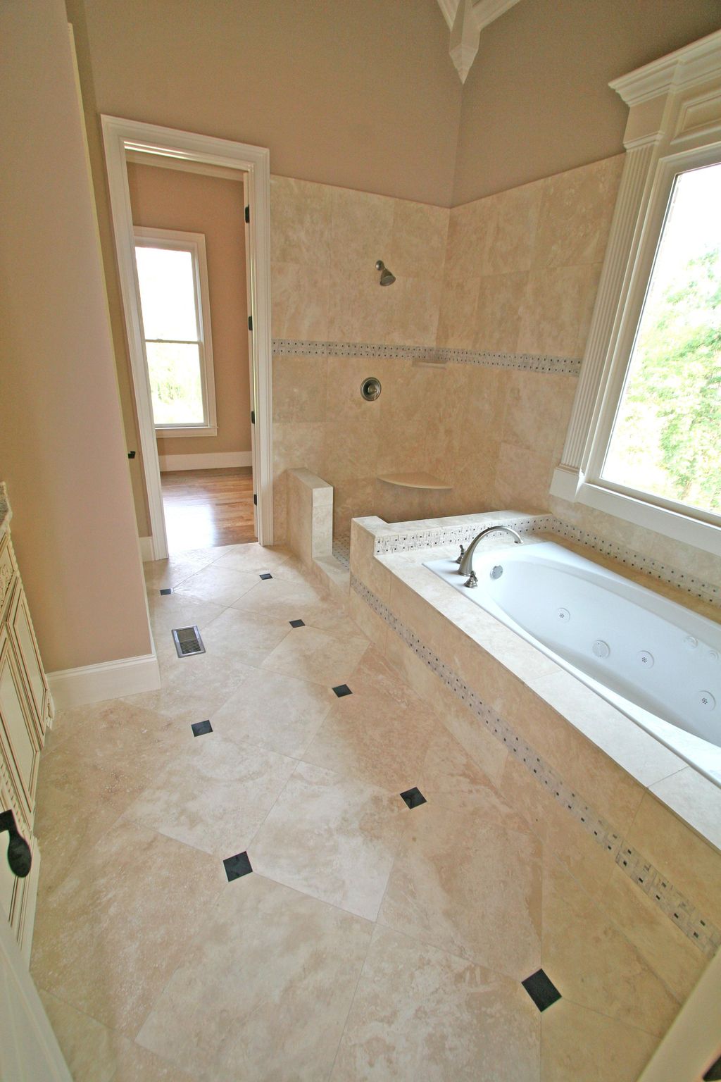 Complete bathroom remodeling with travertine tiles