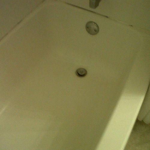 After Picture of Bathtub with a lot of scrubbing