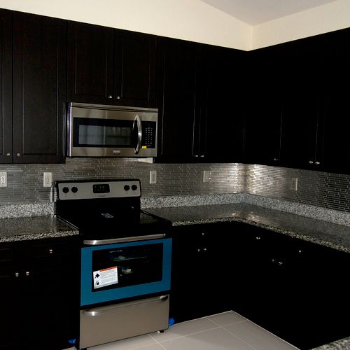 Cabinet reface and stainless steel mosaic backspla