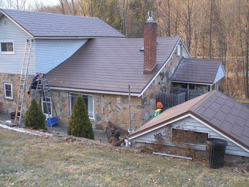 This a metal roof that was installed in the Scrant