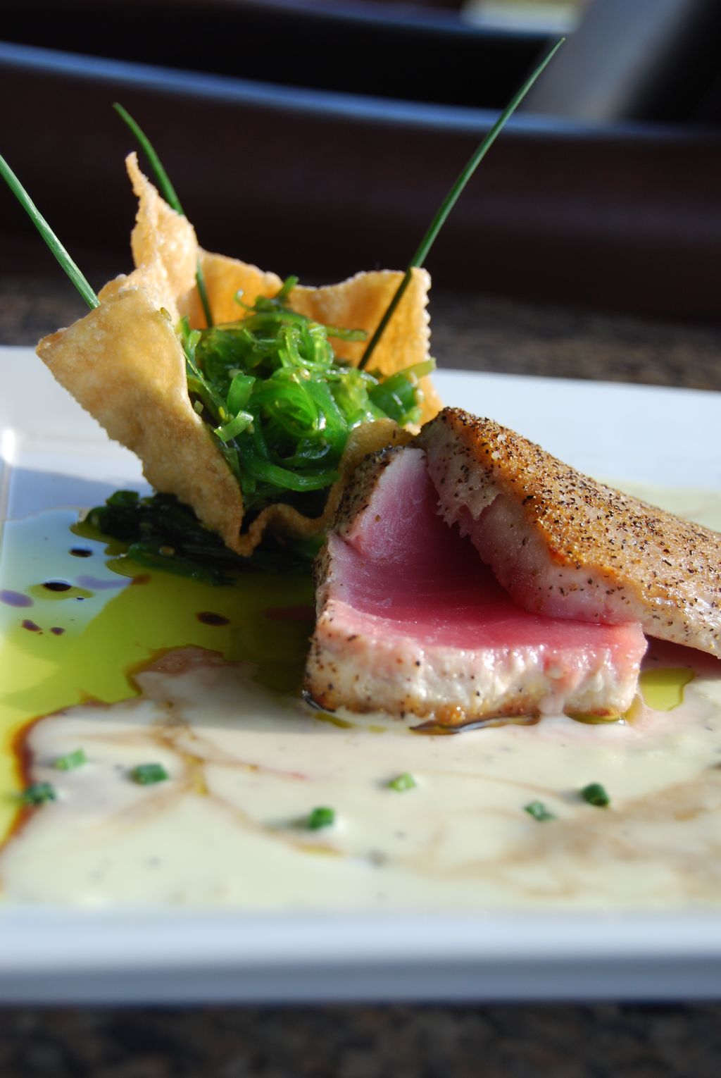 Seared tuna with a wakame salad