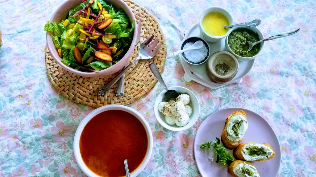 Farmers market soup & salad w/ ricotta toast