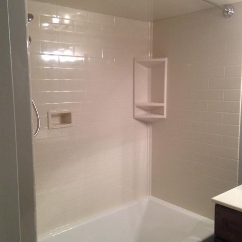 Basement tub/shower with the white subway tile Ony
