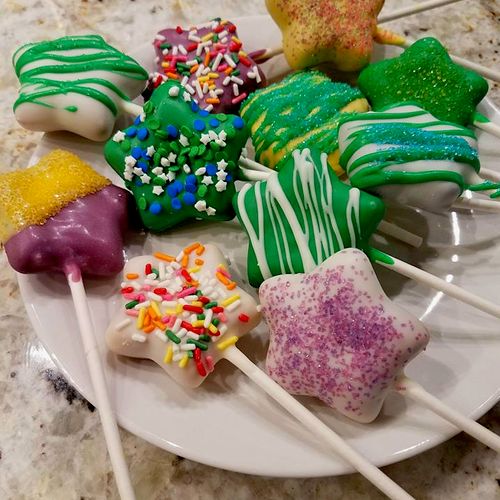 Specialty cake pops in gorgeous colors!