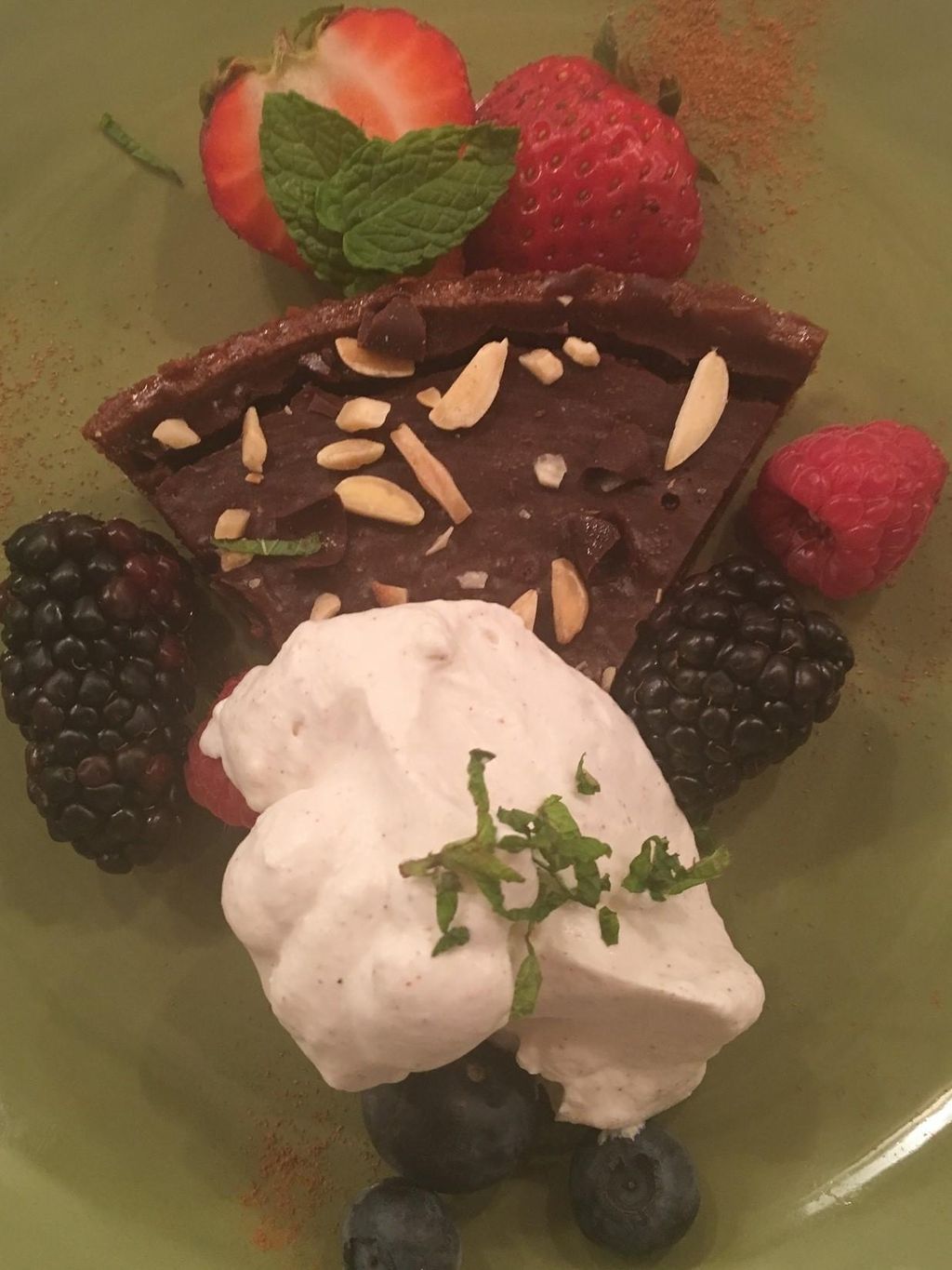 Truffle cake with cinnamon cream