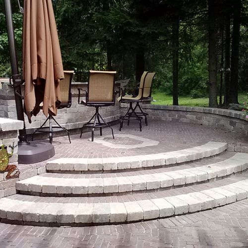 This Bellefontaine paver patio is built with Unilo