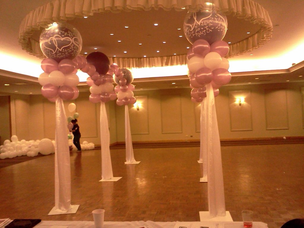Balloon wedding aisle decor