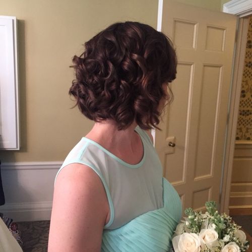 Wedding Hair
Loose curls Bridemaid