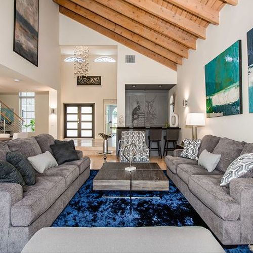 Living Room Furniture/Artwork/Paint Colors Design