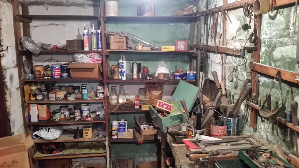 J&M Cleanouts does basement cleanouts.