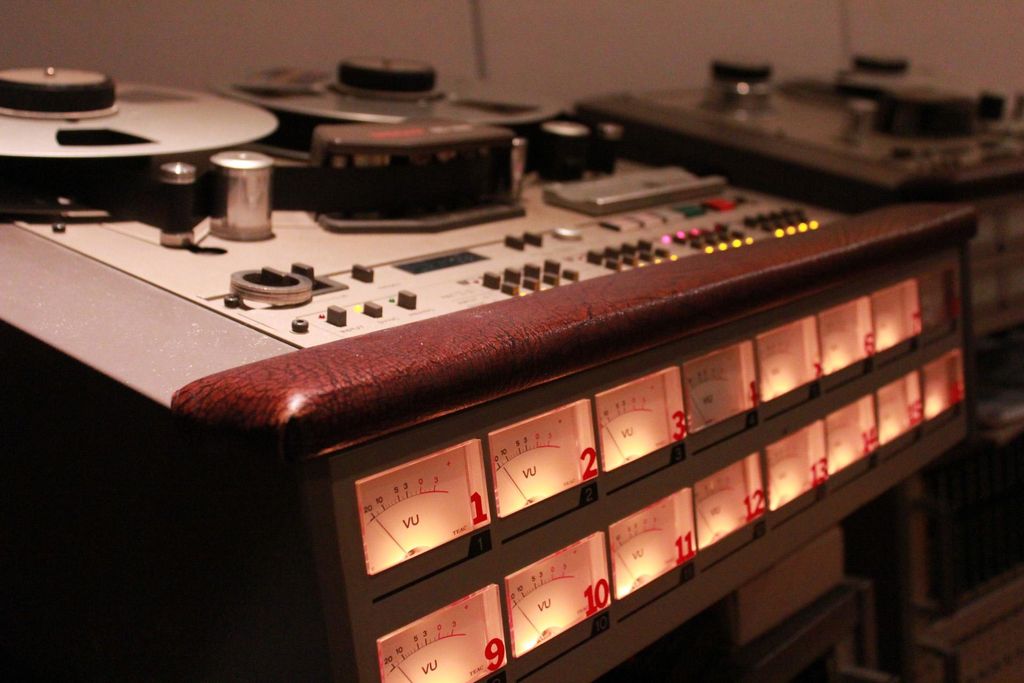 16 Tracks of Analog goodness Tascam 8516B