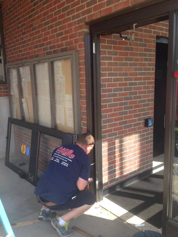 Tech Jason, installing a continuous hinge on a Cit