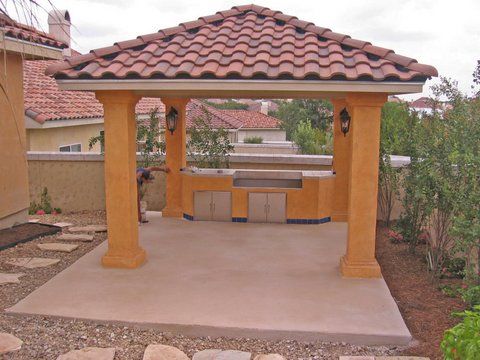 Our first covered patio and outdoor kitchen 2002: 