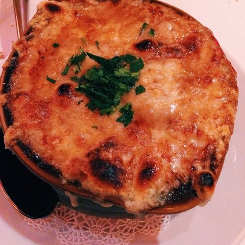 Soupe À L’Oignon: French onion soup, croûtons, & G
