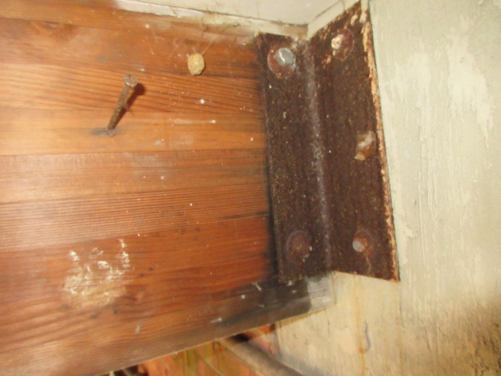 Rusted addition brackets and bolts