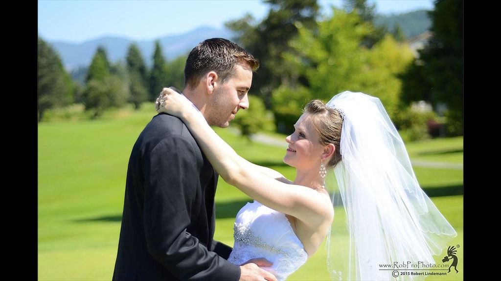 Bride and Groom Lost in Love!