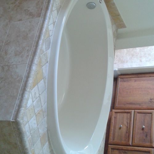 Large walk-in bathrooms and tubs!!