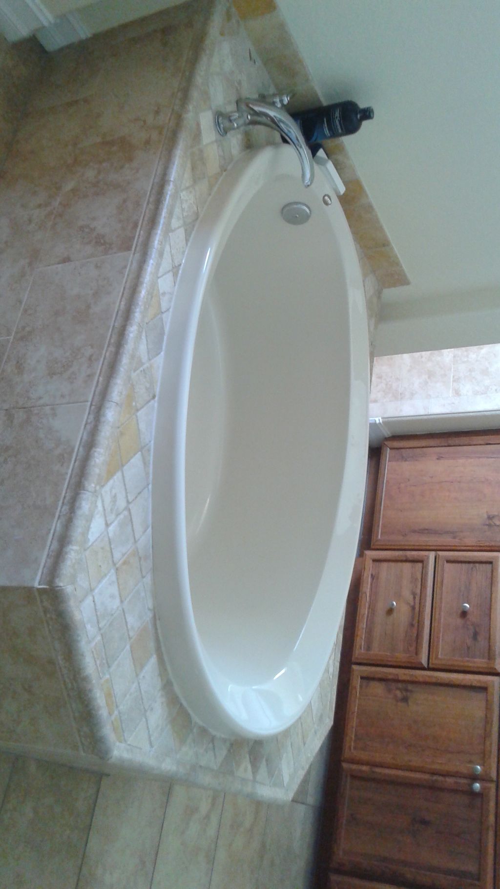 Large walk-in bathrooms and tubs!!