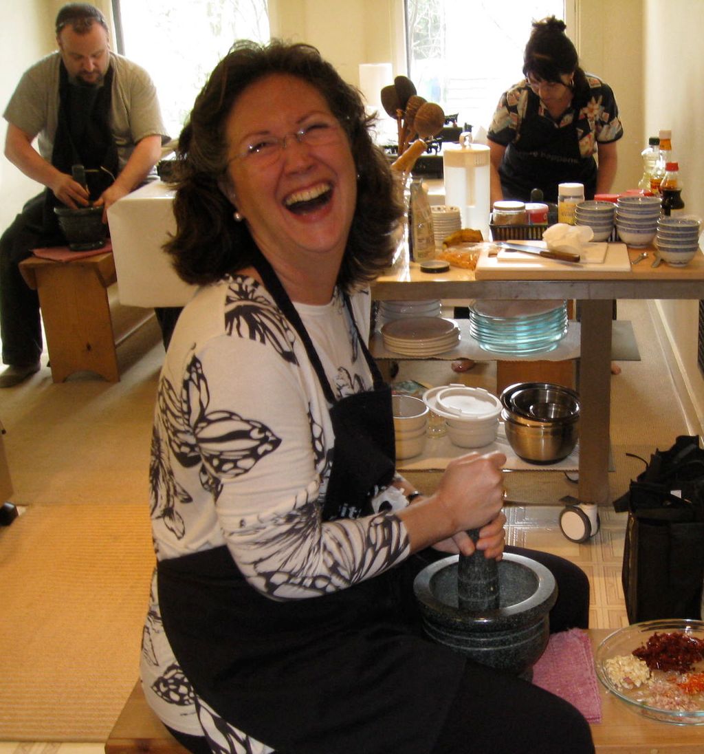 making curry paste - the authentic way