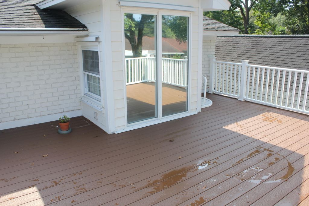 Composite deck and handrails in West Ashley