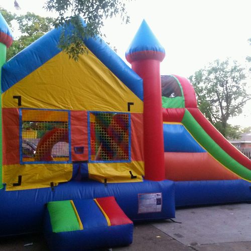Combo 3-1 
Bounce house with obstacles and slide