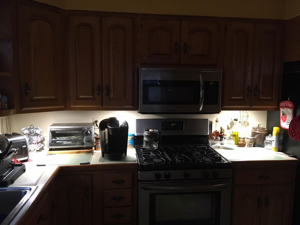 Under cabinet lighting 