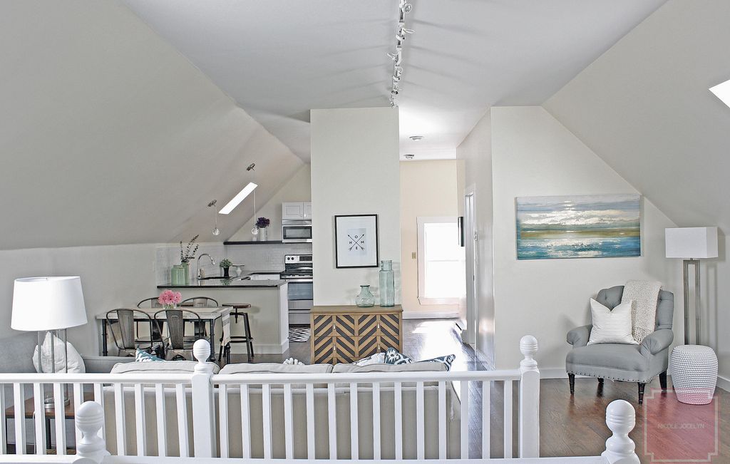 Design & Renovation of 1000 sf loft apartment in S