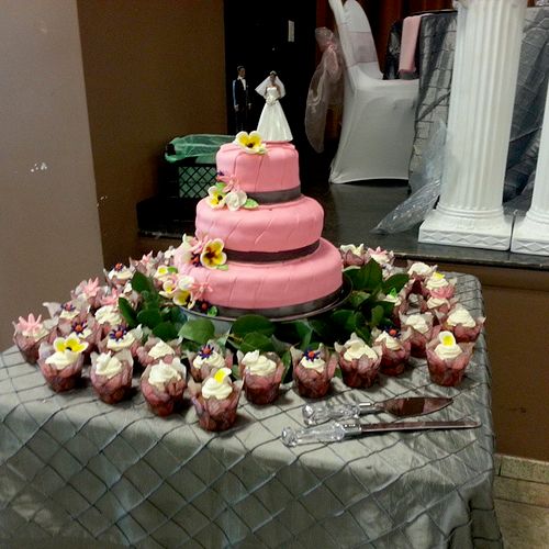 All Fondant Wedding Cake for 200 ppl w/ Cupcakes D